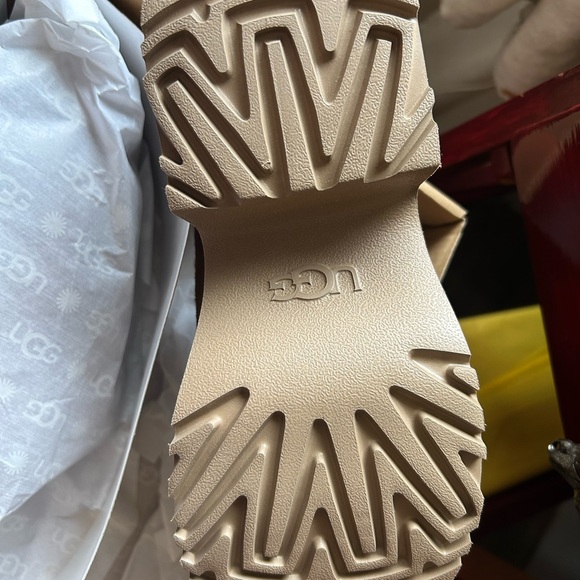 UGG Brown Women's Slide - Picture 5 of 8